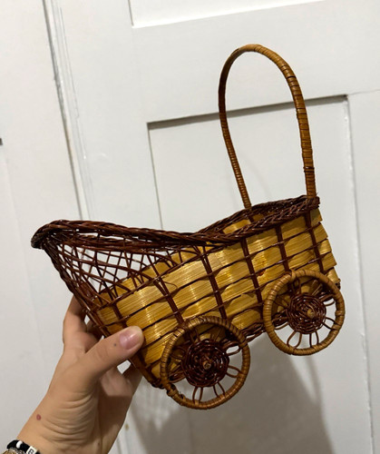 Vintage style wicker basket