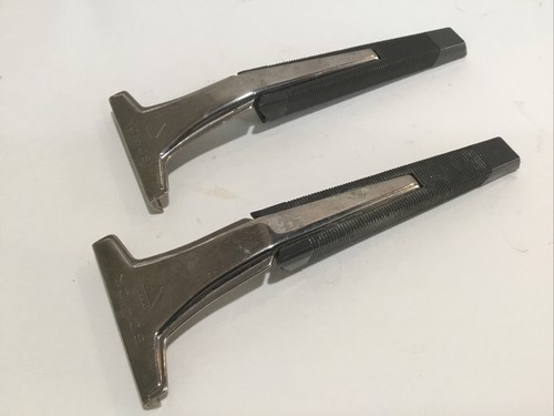 Lot vtg safety - 2, razor