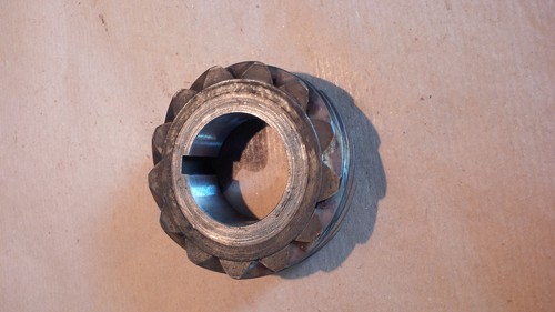 Gear oil pump distributor - oil,