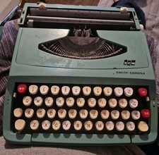 Vtg Smith Corona SCM Corsair Blue Aqua Portable Typewriter Case England 