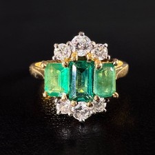 18ct Gold Emerald & Diamond Trilogy Cluster Ring – London Hallmarks – Size M