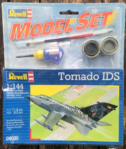 04030 revell 144 - tornado, ids