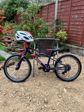 Wiggins Chartres 16" wheel , suit 6 to 8 year old, Wiggins helmet