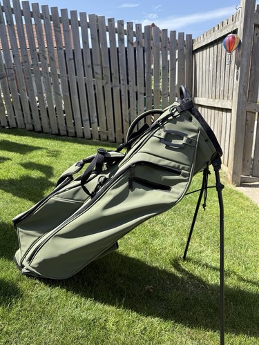Taylormade signature stand - signature,