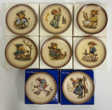 8 X VINTAGE HUMMEL MINI PLATES DECORATIVE BOXED REPROS OF ORIGINAL DESIGNS