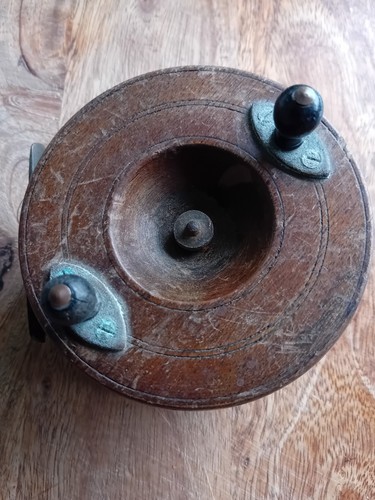Vintage wooden centre pin - wooden,