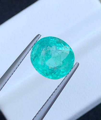 Carat natural bluish - 5.07,
