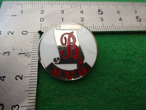 Unidentified vtg nvq badge - "b",