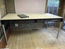 Heavy-Duty Raised Platform /