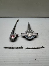 MORRIS MINOR 1000 BONNET BADGES