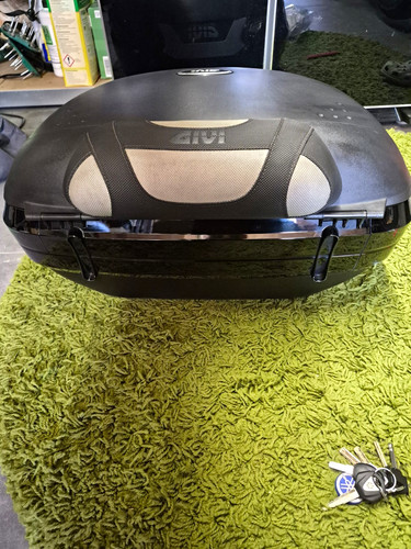 Givi top box and bracket - and,