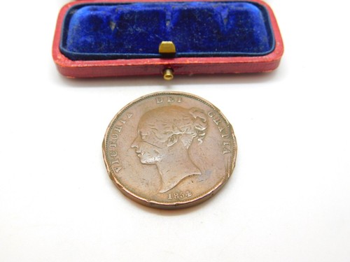 Queen victorian young head - queen,