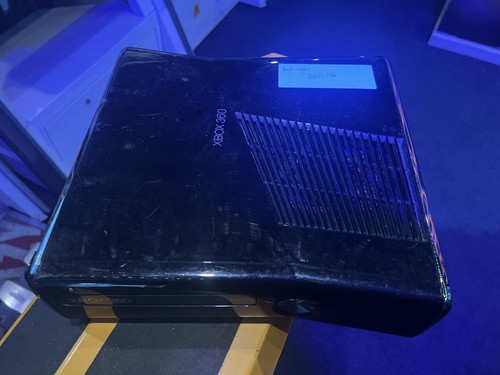 Xbox 360 slim console - 360,