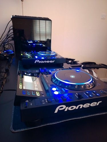 Pair pioneer cdj 2000s with - pioneer, cdj-2000s