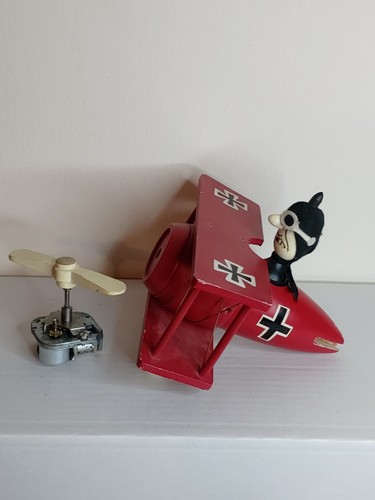 Red baron snoopy wood music - baron,