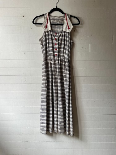 Vintage 1940s dress with arrow - vintage,