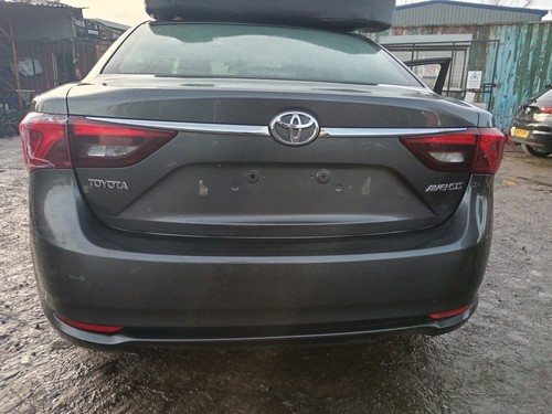 Toyota avensis door saloon - toyota,
