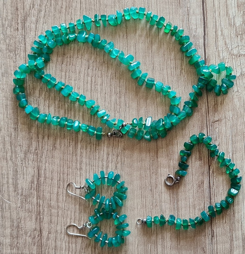 Green stone chip beaded - green,