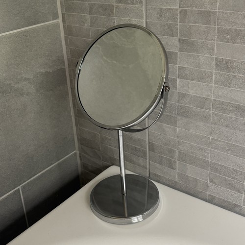 Round freestanding pedestal
