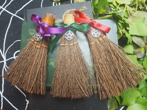 Mini cinnamon brooms besoms - mini, brooms/besoms