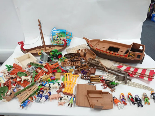 Large bundle playmobil mixed - large,