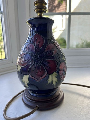 Moorcroft anenome table lamp - moorcroft,