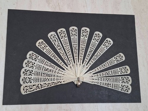 Antique hand fan - antique,