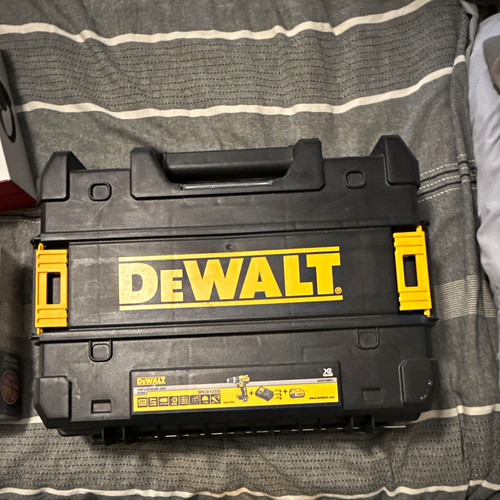 Dewalt dcg705 dcg705p1 plastic - dewalt,