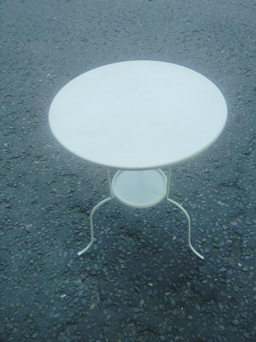 Circular white metal - circular,