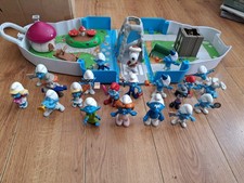 The Smurfs Carry Case Playset With Figures Bundle - Jakks
