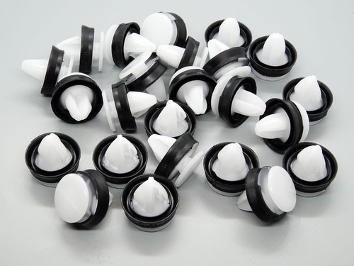 Trim fastener clips rear door - fastener,