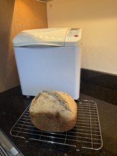 Panasonic SD-253  Bread Maker With Nut/seed  Dispenser in white fully working 