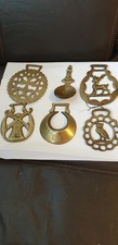 6 x VINTAGE HORSE BRASSES + BRASS LOOSE TEA  SCOOP