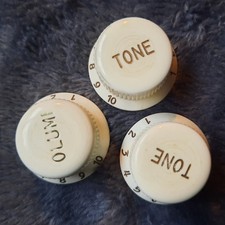 1954 relic Fender Stratocaster 'tall-boy', short-skirt knobs. Rare!