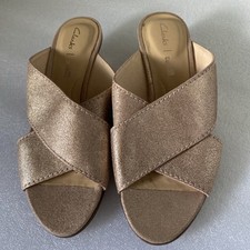 Clarks Sandals Women 7.5 Mena Island Leather heel, nude pink rose chair sparkle 