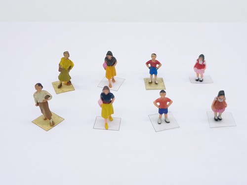 Hornby figures bases - figures, on