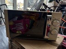 Breville B17E9CMSC Manual Microwave Oven Freestanding 17L 800W - Cream