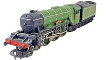 Hornby R850 OO Gauge LNER 4472