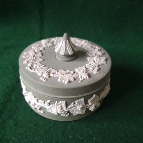 Wedgwood candy box round - wedgwood,