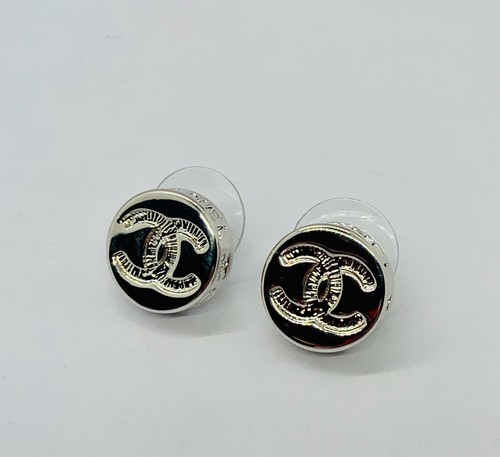 Chanel silver tone button - cc,