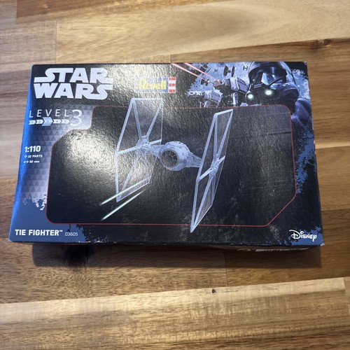 Revell tie fighter 110 - 1/110, scale