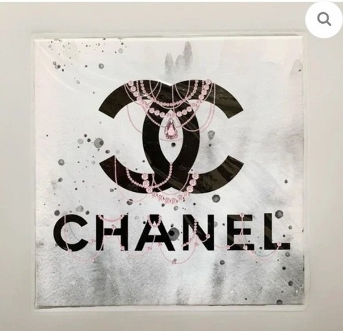 Brand new channel couture wall - new,