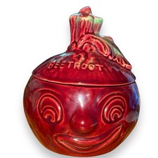 Vintage SylvaC 4553 Beetroot Face Pot – Red Glazed Ceramic Vegetable Jar 