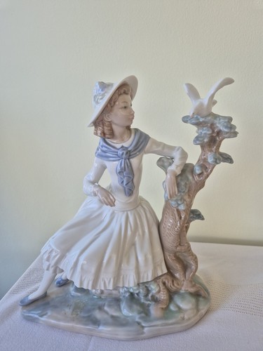 Nao porcelain figurine a - porcelain, of