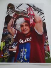 HEART OF MIDLOTHIAN FC HEARTS FC 2012 SCOTTISH CUP FINAL RUDI SKACEL WITH TROPHY