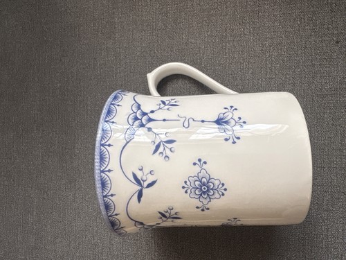 One queens blue white floral - &,