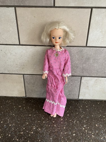 Vintage sindy doll with - doll, dress