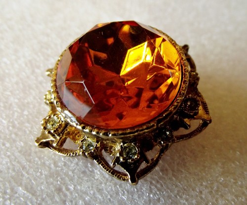 Vintage round amber - amber, coloured
