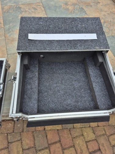Flightcase with laptop shelf