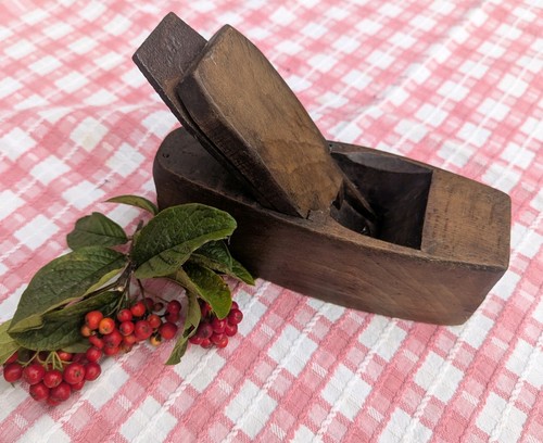 Antique coffin shaped solid - antique,,